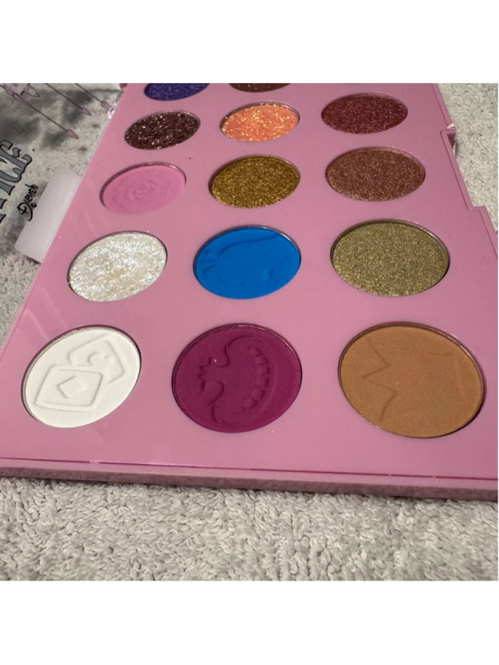 Wet n Wild Disney Alice in Wonderland Lost In Wonderland Eye Face Palette LE